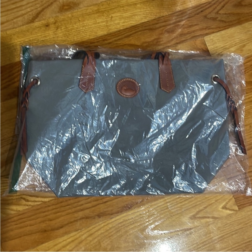 Dooney & Bourke
Nylon Shopper
Color:Grey/Tan Trim
Size:One Size - Picture 6 of 6